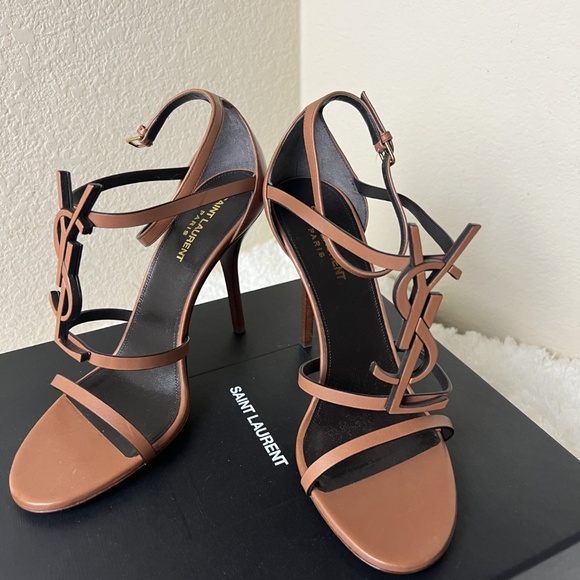 Saint Laurent Cassandra Patent Leather T-Strap Sandals Women's Size: 9 | IT 40 - Picture 2 of 8